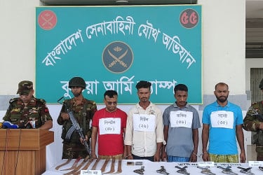 কুষ্টিয়ায় শীর্ষ সন্ত্রাসী লিপটন গ্রেফতার