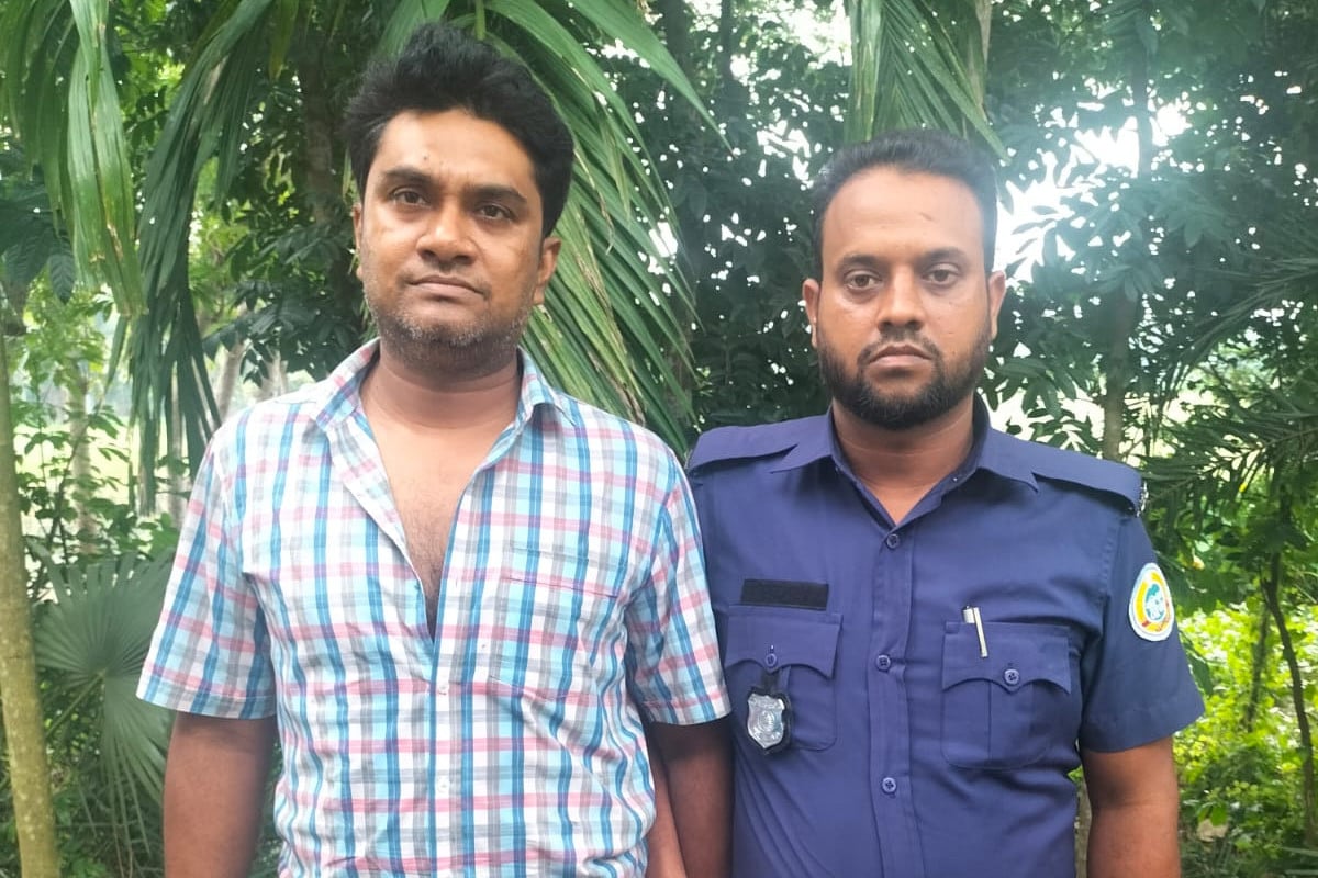 সাদেক হোসেন খোকার ওপর হামলাকারী সাবেক ছাত্রলীগ নেতা গ্রেফতার