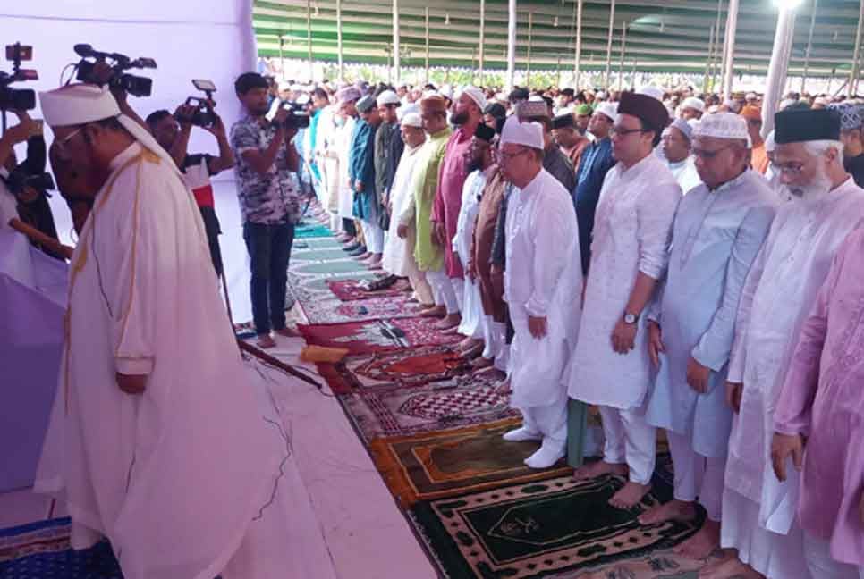 চট্টগ্রামে জমিয়তুল ফালাহ মসজিদ প্রাঙ্গণে ঈদুল আজহার প্রধান জামাত