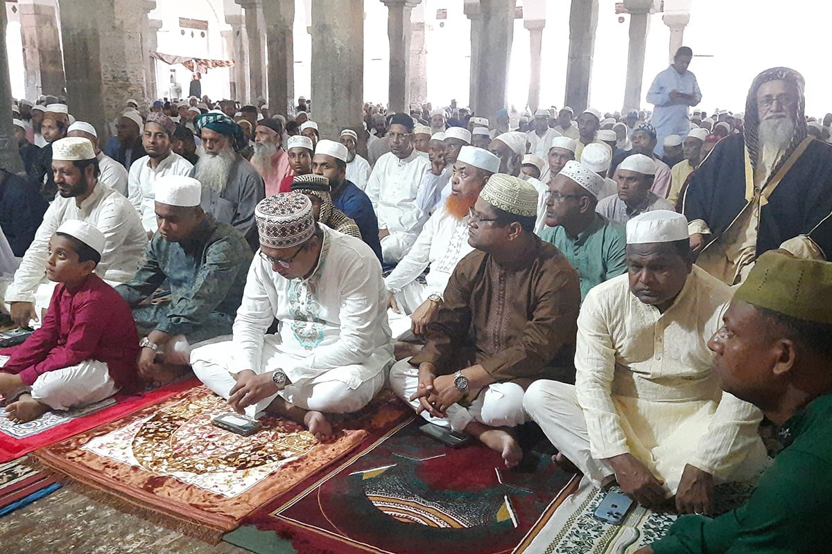 ষাটগম্বুজ মসজিদে ঈদ জামাতে মুসল্লিদের ঢল