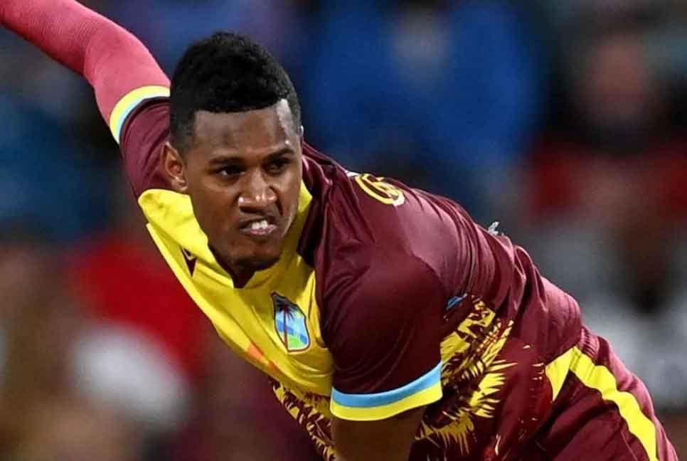 ইংল্যান্ড সিরিজে অনিশ্চিত আকিল হোসেন