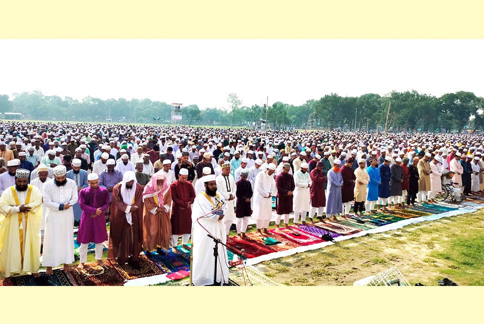 ঐতিহাসিক গোর-এ-শহীদ ময়দানে লক্ষাধিক মুসল্লির ঈদের নামাজ আদায়
