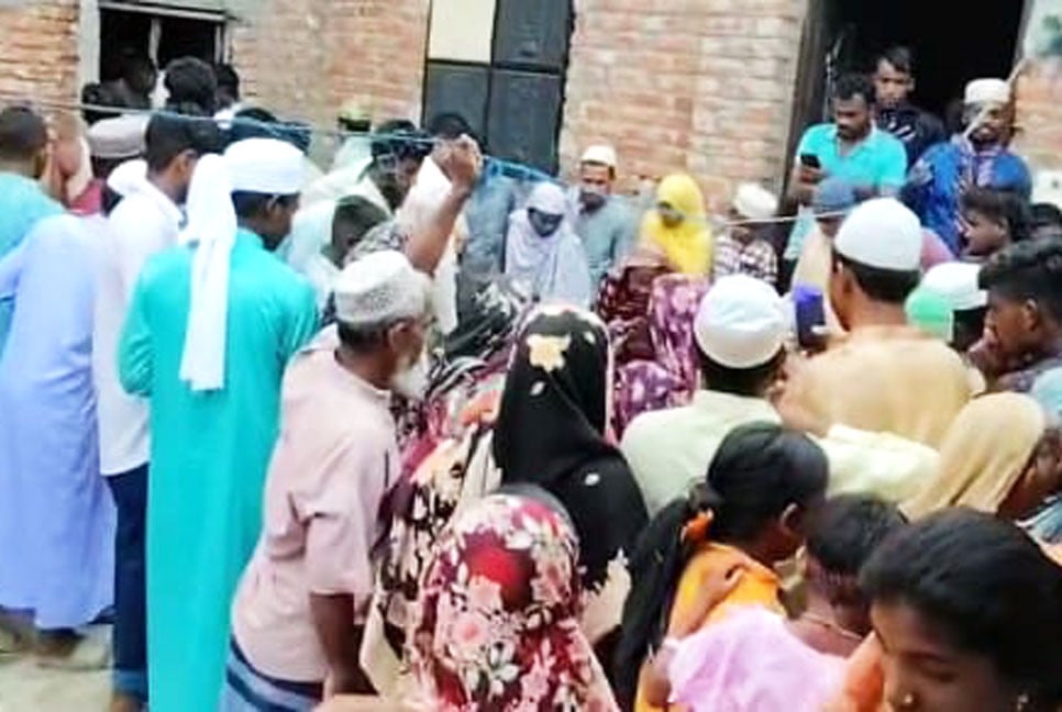 ঈদের সকালে স্ত্রীর গলাকাটা লাশ উদ্ধার, স্বামী পলাতক