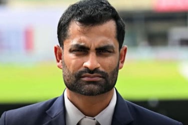 'আপনাদের সঙ্গে হাত মেলাব না', কাদের ইঙ্গিত করলেন তামিম?