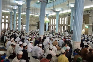 বায়তুল মোকাররমে ঈদের প্রথম জামাত অনুষ্ঠিত, মুসল্লিদের ঢল