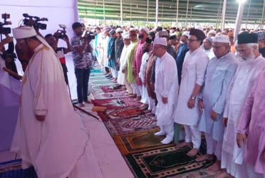 চট্টগ্রামে জমিয়তুল ফালাহ মসজিদ প্রাঙ্গণে ঈদুল আজহার প্রধান জামাত