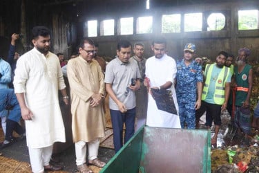 ডিএসসিসির ৭৫ ওয়ার্ডে একযোগে বর্জ্য অপসারণ শুরু