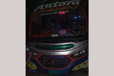 উজিরপুরে বাস-মোটরসাইকেল সংঘর্ষে কলেজছাত্র নিহত