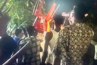 ‘তাণ্ডব’ চলাকালে কারিগরি ত্রুটি, রাজবাড়ীতে সিনেমা হলে ভাঙচুর