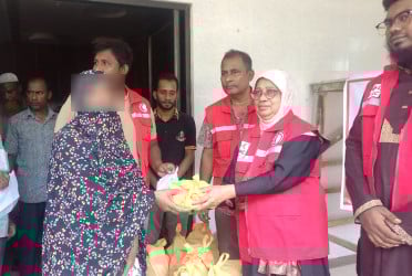 ভোলায় রেড ক্রিসেন্ট সোসাইটির উদ্যোগে কোরবানির মাংস বিতরণ