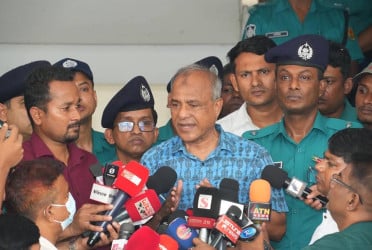 ডিএমপির যাত্রাবাড়ী থানা পরিদর্শন করলেন স্বরাষ্ট্র উপদেষ্টা