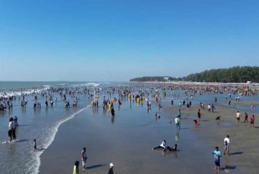 কক্সবাজার সৈকতে পিতাপুত্রের মৃত্যু
