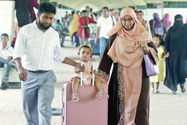 রাজধানীমুখী মানুষ ফেরার পথেও বাড়তি ভাড়া