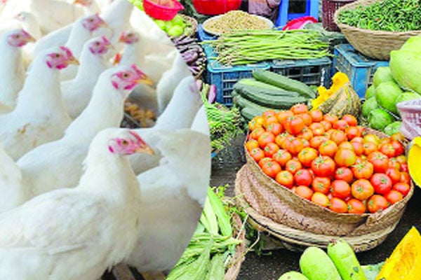 ক্রেতা কম থাকলেও সবজি-মুরগির বাজার চড়া