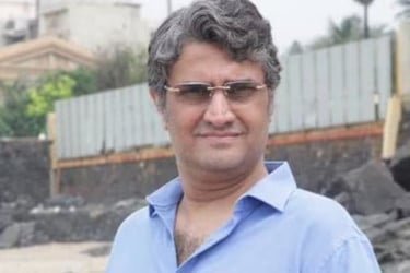 নামী পরিচালকের বিরুদ্ধে গাড়িচালককে ছুরিকাঘাতের অভিযোগ