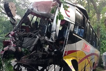 বাগেরহাটে বাস দুর্ঘটনায় নিহত ১, আহত ২০