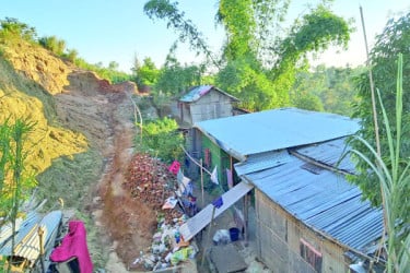 মৃত্যুর ভয়ও টলাতে পারে না তাদের