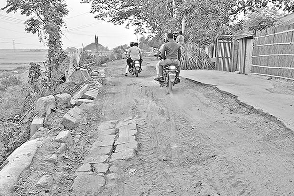 এক সড়কে ভোগান্তি চার উপজেলাবাসীর