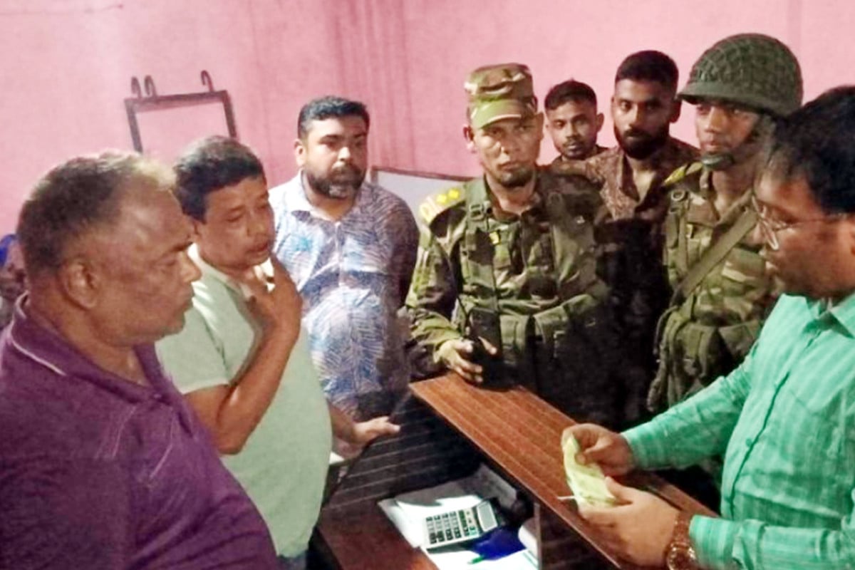অতিরিক্ত ভাড়া আদায়, দিনাজপুরে তিন বাস কাউন্টারকে জরিমানা