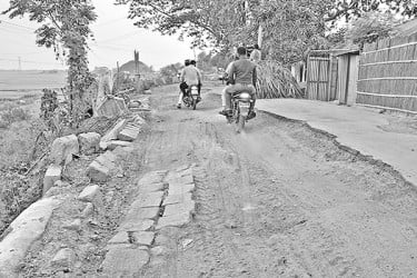 এক সড়কে ভোগান্তি চার উপজেলাবাসীর