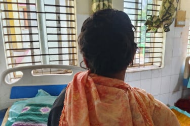 মাংস চুরির অপবাদে নারী নির্যাতন, চুল কেটে দেওয়া হলো প্রকাশ্যে