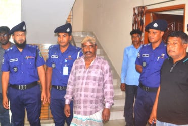 বগুড়ায় ঈদের দিনে বাবা-ছেলে নিহতের ঘটনায় চালক গ্রেপ্তার