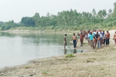 দিনাজপুরে নদীতে গোসল করতে নেমে স্কুল ছাত্রের মৃত্যু