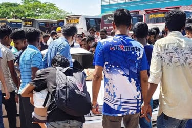 গোপালগঞ্জে বাস-প্রাইভেটকার মুখোমুখি সংঘর্ষে শিশু নিহত, আহত ৪