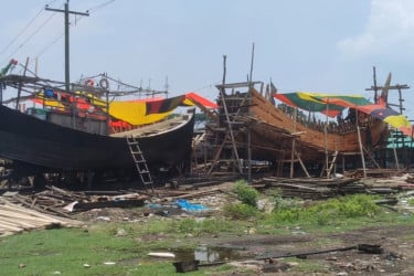 সমুদ্রে মাছ ধরায় নিষেধাজ্ঞা শেষ হচ্ছে মধ্যরাতে, প্রস্তুত জেলেরা