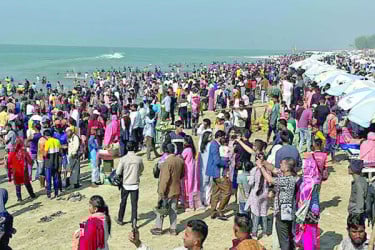 পর্যটন স্পটগুলোতে বাঁধভাঙা উচ্ছ্বাস