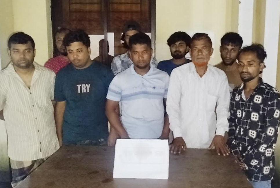চাঁদপুরে যৌথ বাহিনীর অভিযানে ৯ জুয়াড়ি আটক
