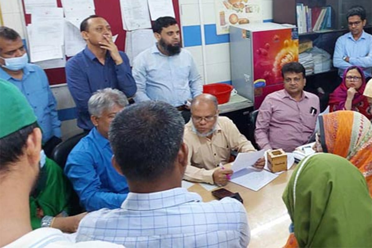চক্ষুবিজ্ঞান হাসপাতাল; স্বাস্থ্য উপদেষ্টাকে স্মারকলিপি দিলেন চিকিৎসক-নার্সরা