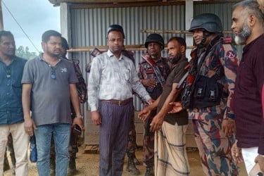 মিয়ানমার সীমান্তে অপহৃত বাংলাদেশি যুবককে ফিরিয়ে আনল বিজিবি