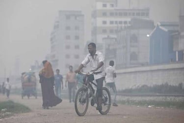 বিশ্বের দূষিত শহরের তালিকায় ঢাকার উন্নতি