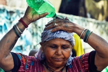 তাপপ্রবাহে পুড়ছে দিল্লি, রেড অ্যালার্ট জারি