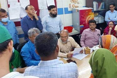 চক্ষুবিজ্ঞান হাসপাতাল; স্বাস্থ্য উপদেষ্টাকে স্মারকলিপি দিলেন চিকিৎসক-নার্সরা