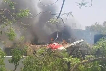 আহমেদাবাদ বিমানবন্দরে ফ্লাইট চলাচল সাময়িকভাবে বন্ধ