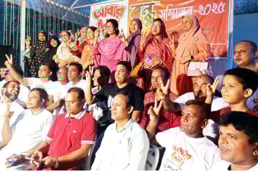 বীরগঞ্জে প্রাণের টানে সাবেক শিক্ষার্থীদের মিলনমেলা
