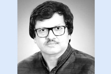 নজর এখন লন্ডনে