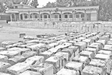 কলেজের মাঠ দখল করে ব্লক নির্মাণ