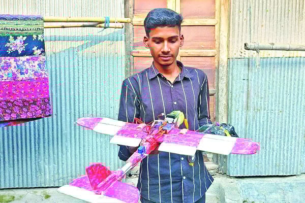 সোহেলের তৈরি বিমান উড়ল আকাশে