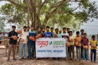 ক্ষেতলালে বসুন্ধরা শুভসংঘের আয়োজনে পাখিদের নিরাপদ বাসস্থান নির্মাণ