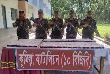 কুমিল্লা সীমান্তে ধরা পড়লো সোয়া কোটি টাকার মোবাইল ফোনের ডিসপ্লে