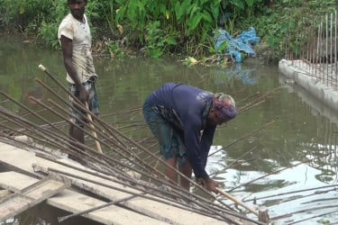 বরিশালে অবৈধ সেতু ভেঙে ফেলল প্রশাসন
