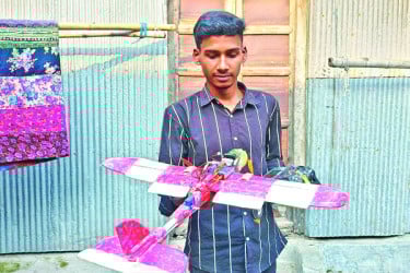 সোহেলের তৈরি বিমান উড়ল আকাশে