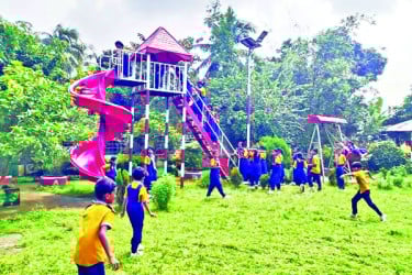 দৃষ্টিনন্দন স্কুল