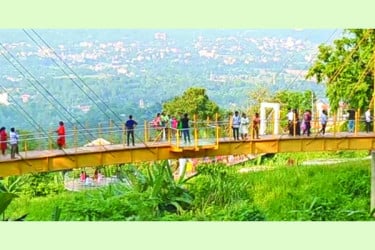 উৎসবে ভাসছে পাহাড়