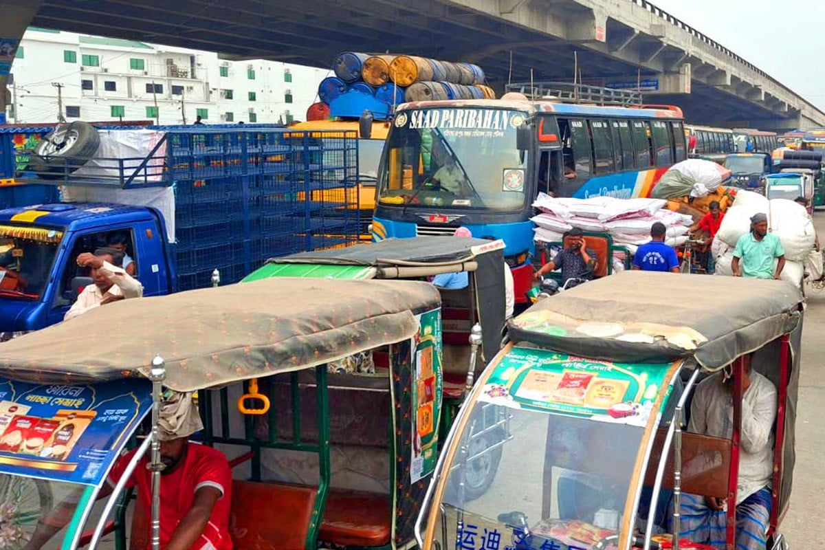 ঢাকামুখী মহাসড়কে ভোগান্তি, যমুনা সেতুর দুই পাড়ে দীর্ঘ যানজট