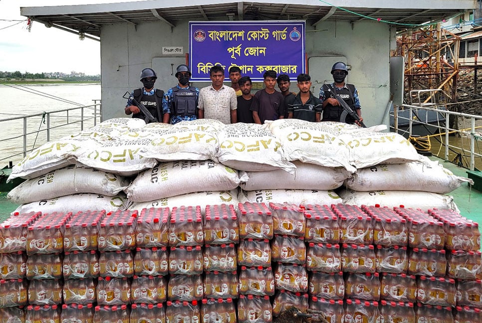 রাখাইনে পাচারকালে সার ও এনার্জি ড্রিংক্স জব্দ