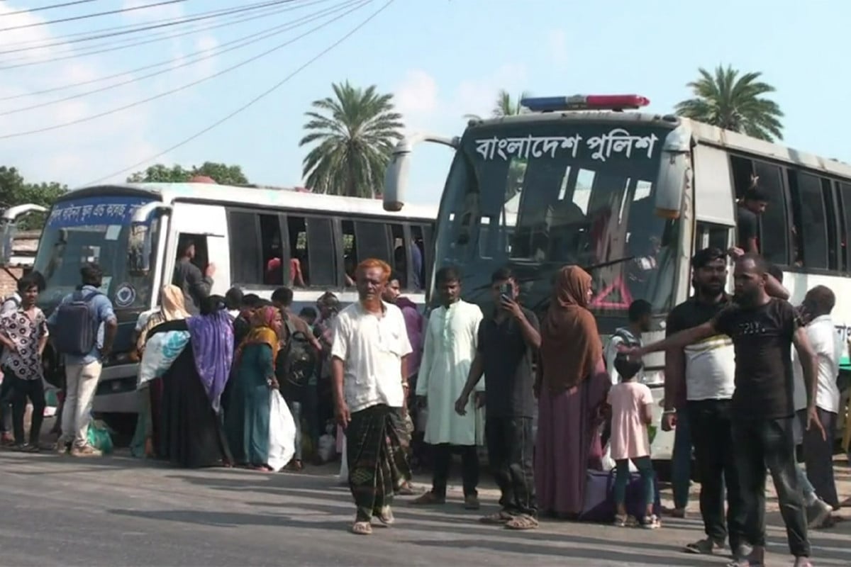 কর্মস্থলে ফিরতে নিজস্ব বাস দিল নাটোর জেলা পুলিশ